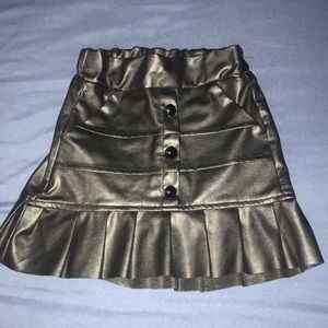 Pu Leather Pleated Skirt w/Pockets